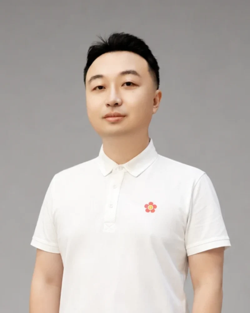 陈敏的半身工作照