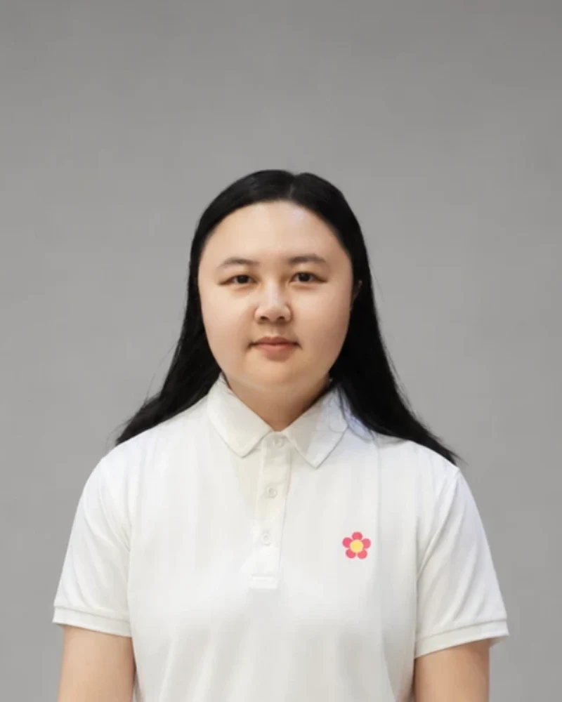 李晓丹的半身工作照